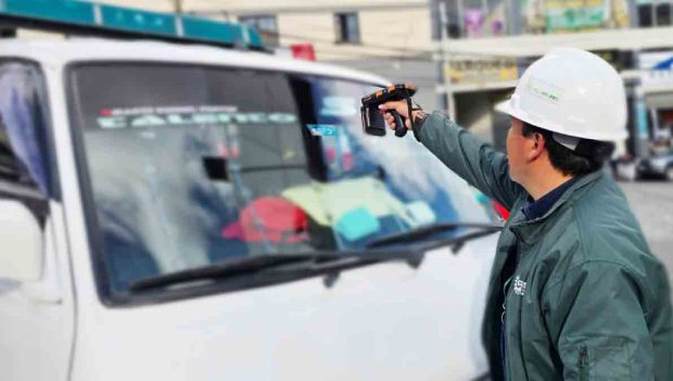 Funcionario de la ANH hace control de la roseta del B-SISA