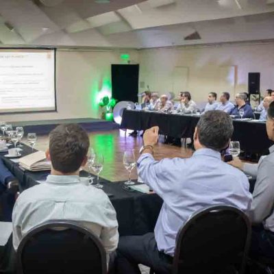 reunión de tres ministros del área económica y ejecutivos de Cainco