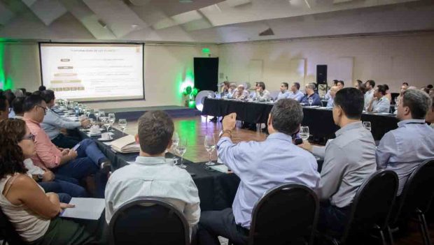 reunión de tres ministros del área económica y ejecutivos de Cainco