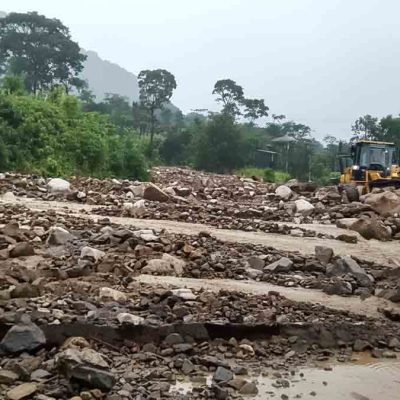 una mazamorra cubre la plataforma de la carretera nueva Cochabamba-Santa Cruz