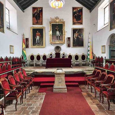 entrega de credenciales a Paz y Lara