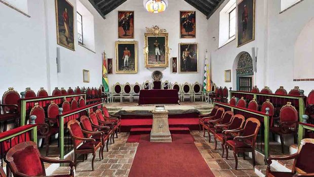 entrega de credenciales a Paz y Lara