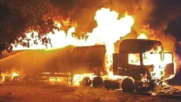 el camión cisterna bolivianos es consumido por el fuego en Paraguay