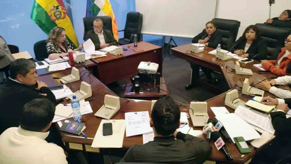 sesión de la Comisión de Constitución