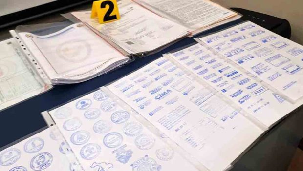 Aprehenden banda que falsificaba documentos