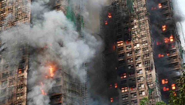 el incendio de magnitud en un edificio en Hong Kong