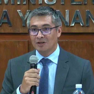 ministro de Economía, Gabriel Espinoza.