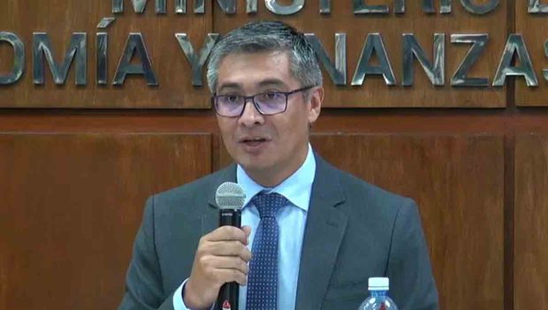 ministro de Economía, Gabriel Espinoza.