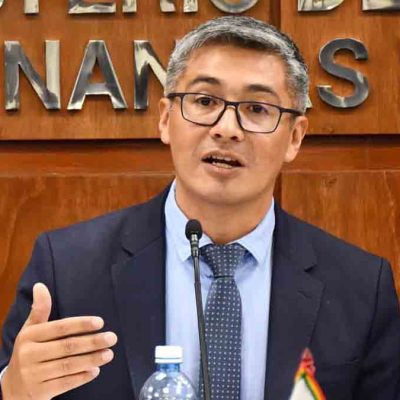 Gabriel Espinoza, ministro de Economía