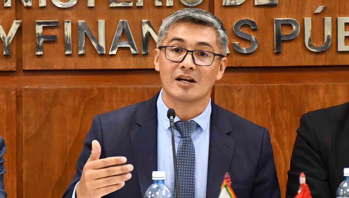 Gabriel Espinoza, ministro de Economía