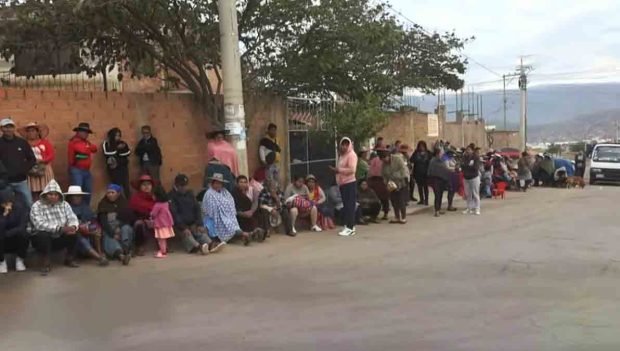 vecinos instalan vigilia contra posible ampliación del plazo para el uso del botadero de K'ara K'ara