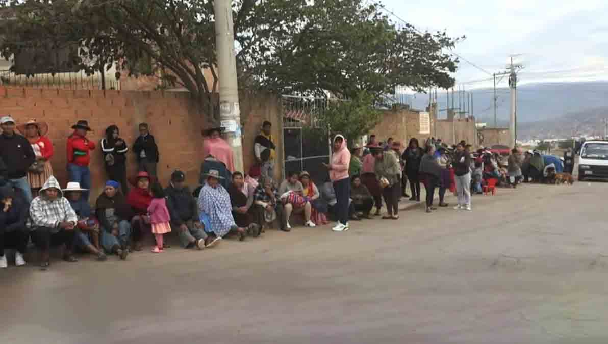 vecinos instalan vigilia contra posible ampliación del plazo para el uso del botadero de K'ara K'ara