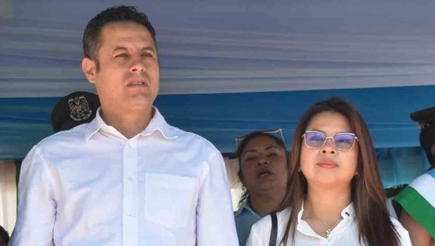 Edmand Lara y su esposa