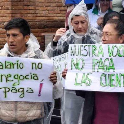 médicos protestan en Santa Cruz por pago de sueldos