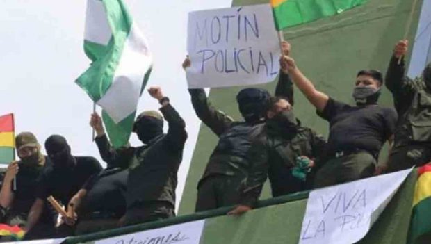 Policías procesados piden ser restituidos