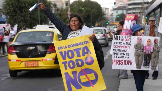 indígenas realizan campaña por el No en Ecuador