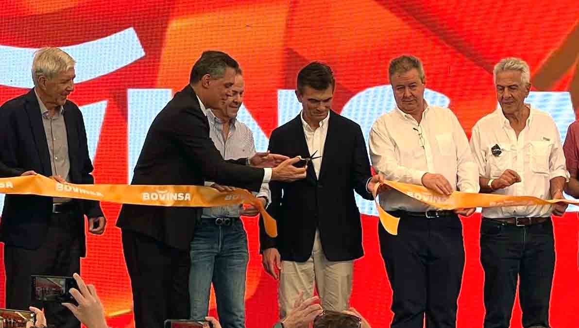 presidente Paz participa en la inauguración de un frigorífico de Bovinsa