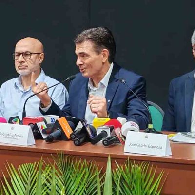 El presidente Rodrigo Paz junto a sus asesores económicos