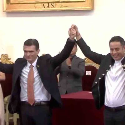 Entrega de credenciales a Paz y Lara