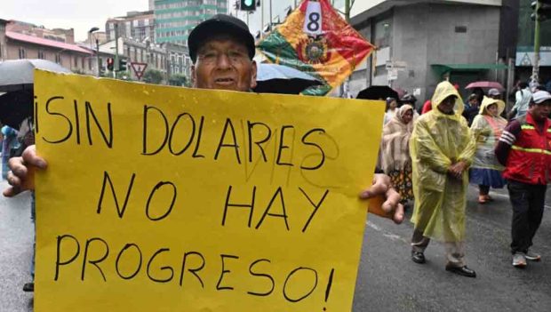 protesta callejera por dólares