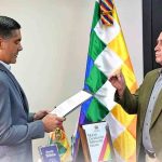 Erick Bruckner es posesionado por el ministro Justiniano