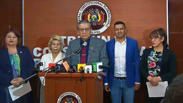 los cinco magistrados autoprorrogados del TCP