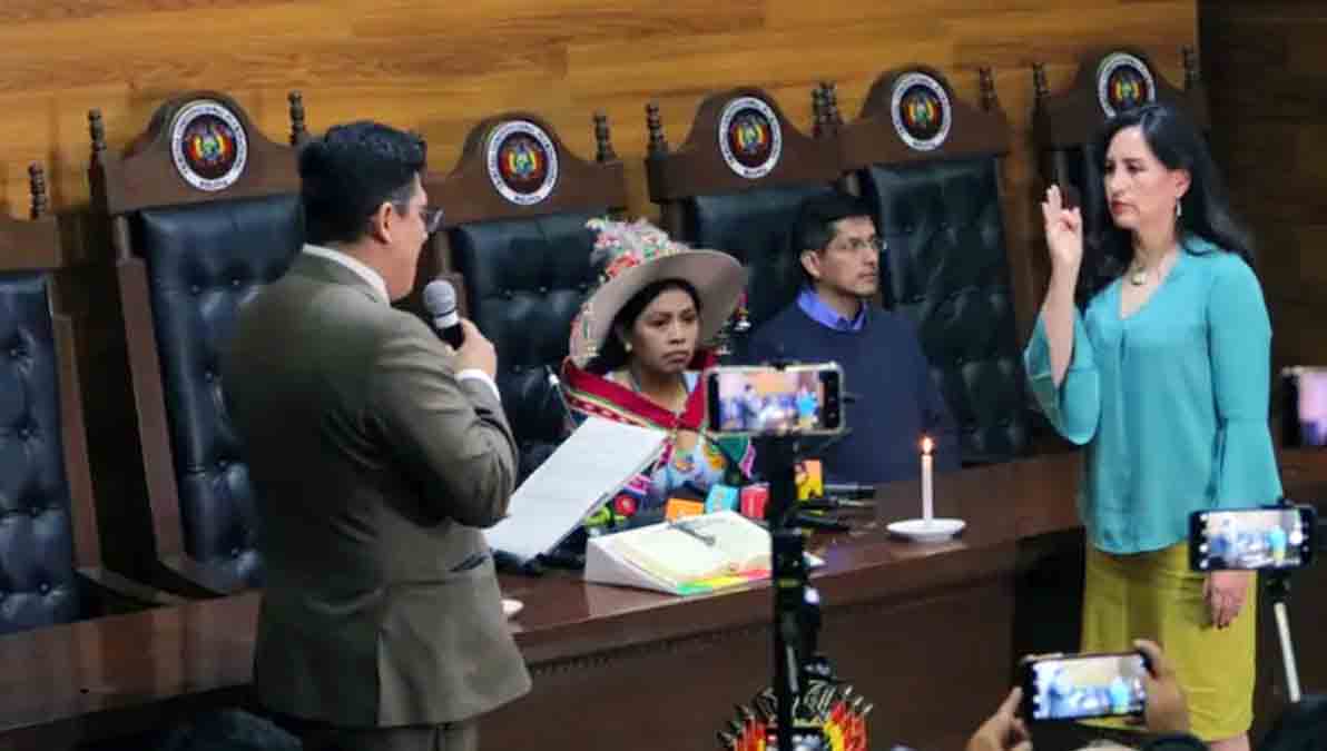 Paola Prudencio jura como nueva presidenta del TCP