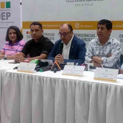 vocales del TSE en conferencia de prensa