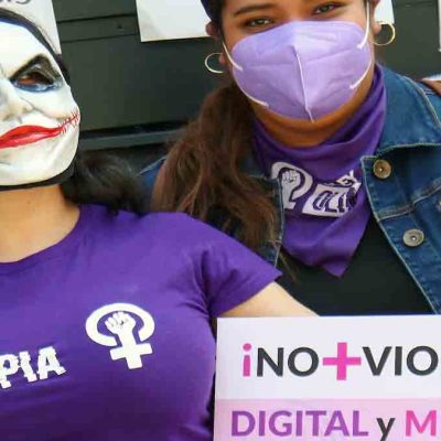 protesta de mujeres contra la violencia digital y mediática