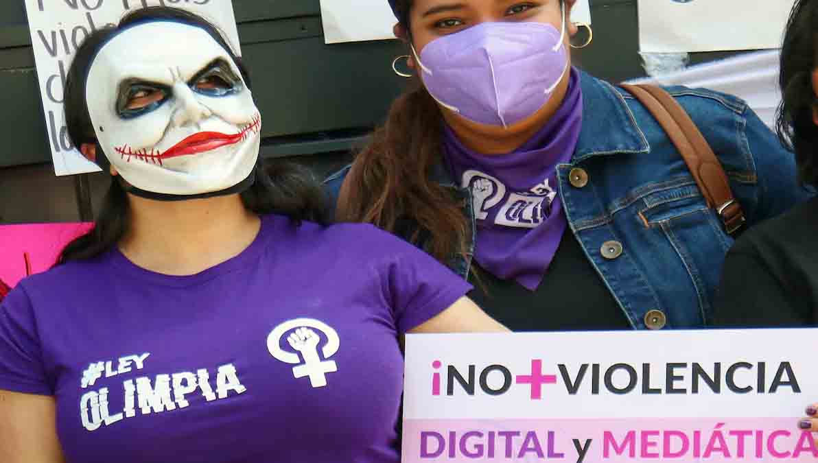 protesta de mujeres contra la violencia digital y mediática