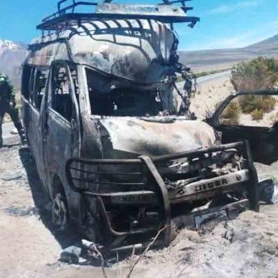 uno de los minibuses que protagonizó el accidente