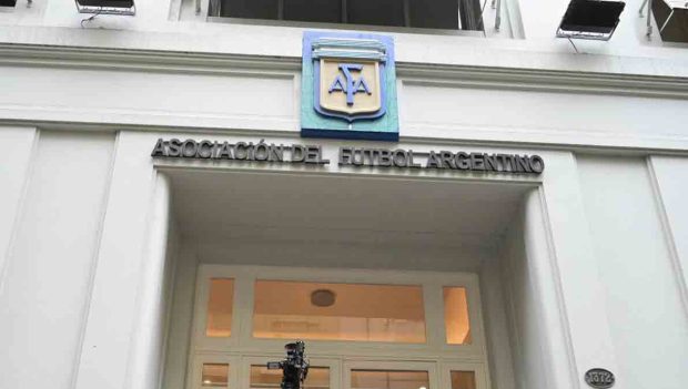 Gobierno denuncia a la AFA