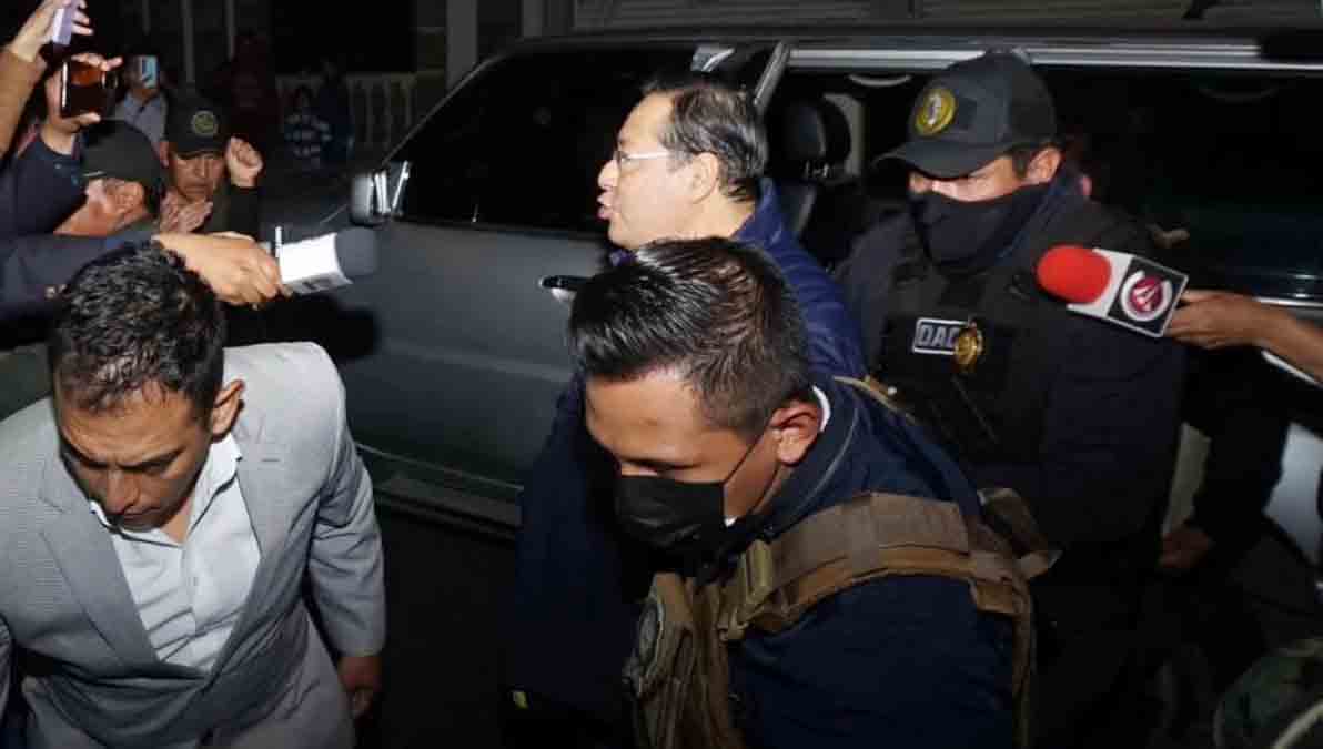 Luis Arce llega al penal de San Pedro para cumplir detención preventiva de cinco meses