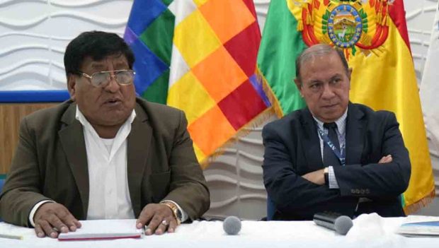 el dirigente de los choferes Lucio Gómez y el director de la ATT, Carlos Ágreda