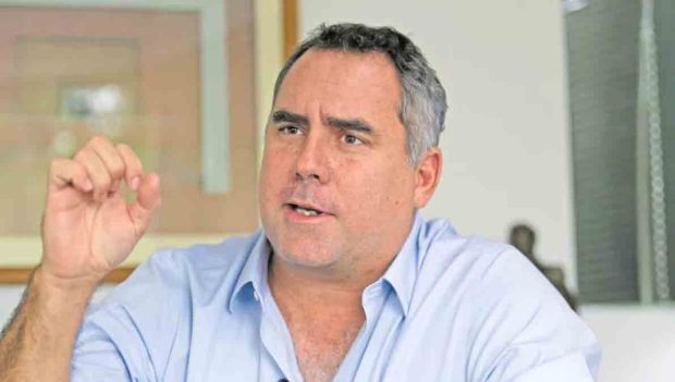 El candidato peruano Rafael Belaúnde