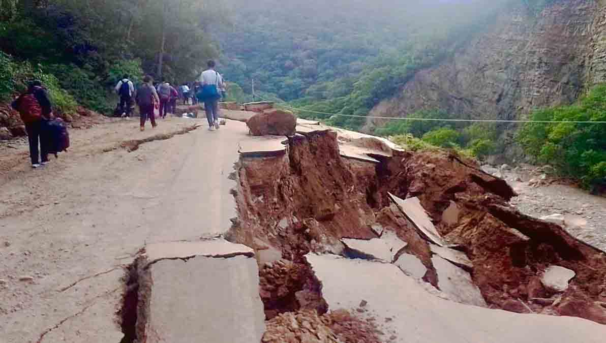 derrumbe de la plataforma en la ruta antigua Cochabamba-Santa Cruz