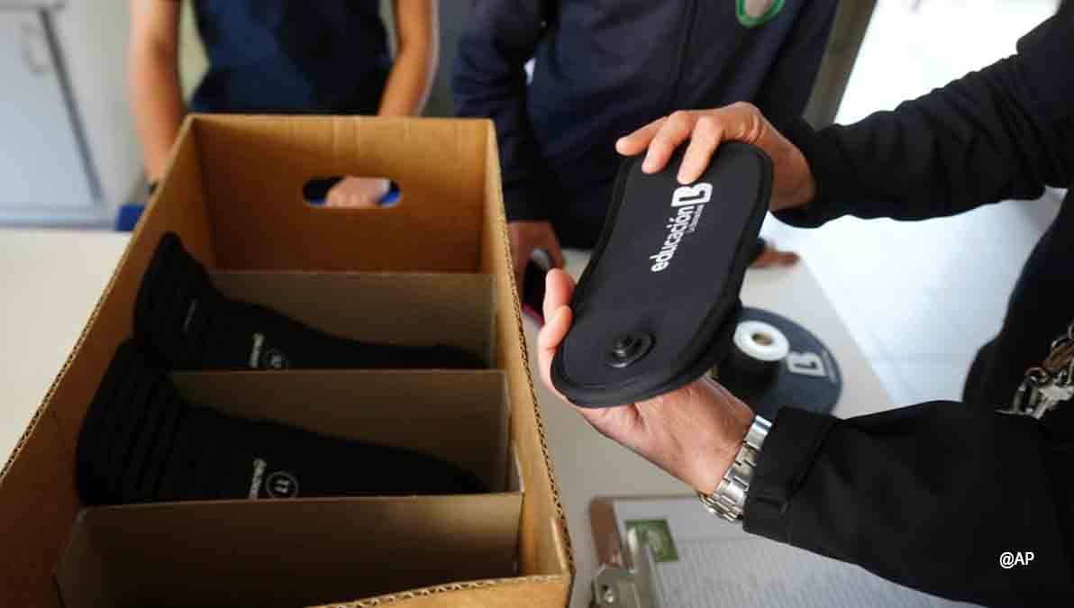 Chile aprueba ley que prohíbe uso de celulares en colegios