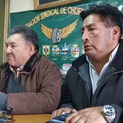 dirigentes de los choferes en conferencia de prensa
