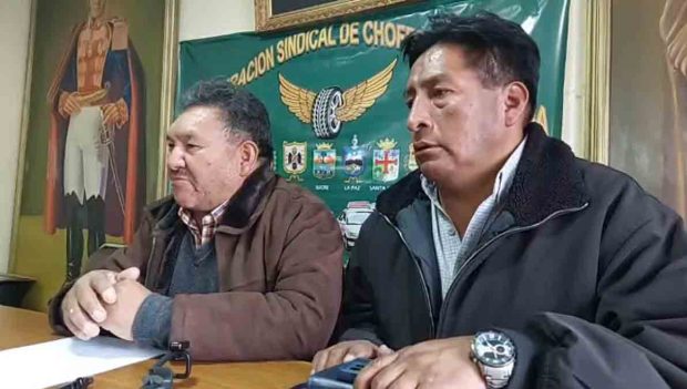 dirigentes de los choferes en conferencia de prensa
