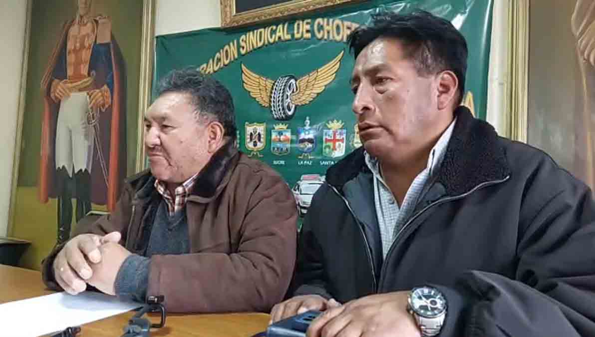 dirigentes de los choferes en conferencia de prensa