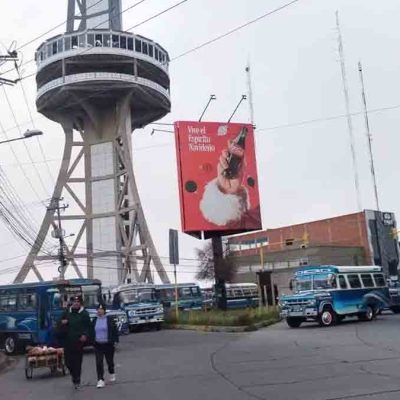 micros impiden en paso de vehículos entre El Alto y La Paz