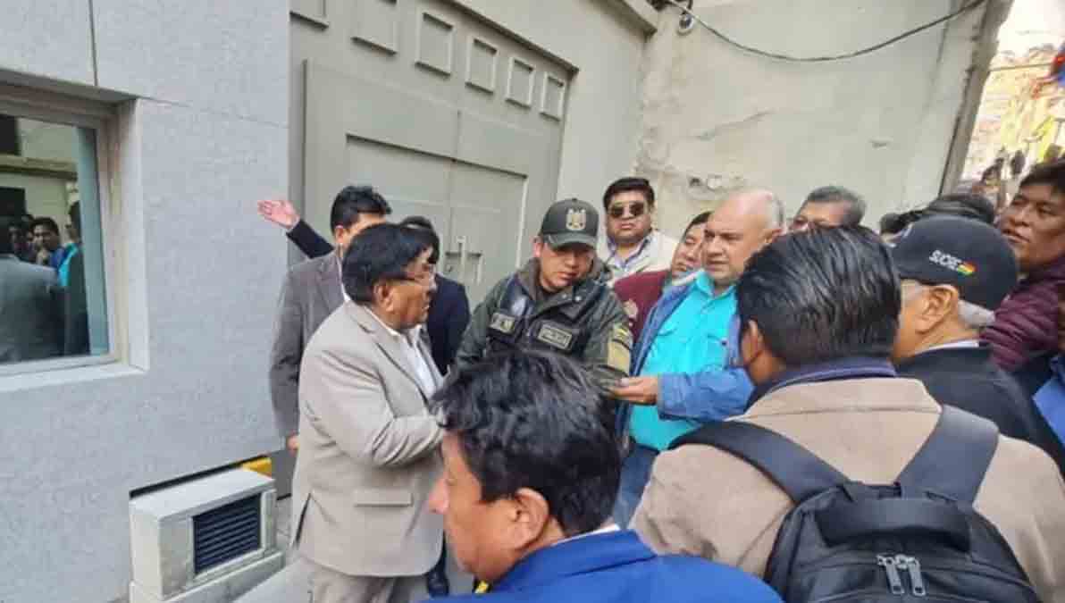 choferes salen de la reunión con el presidente Rodrigo Paz en Casa Grande del Pueblo