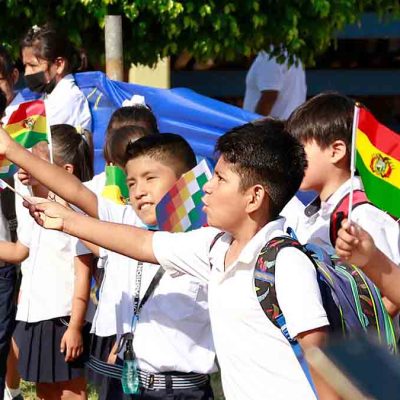 estudiantes de primaria en Santa Cruz