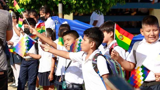 estudiantes de primaria en Santa Cruz
