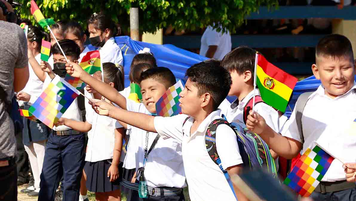 estudiantes de primaria en Santa Cruz