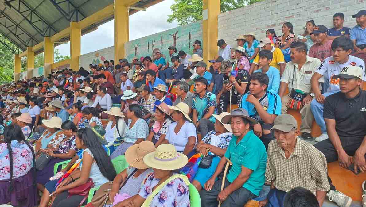 asamblea de cocaleros evistas en el Trópico de Cochabamba