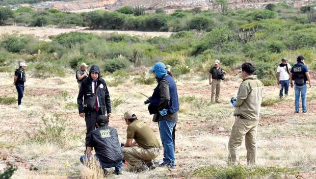comisión de fiscales realiza una inspección en el lugar donde se produjo la muerte de dos comunarios en Cotapachi