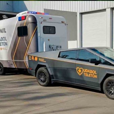 una de las cuatro cybertrucks presentadas en Santa Cruz