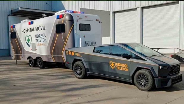 una de las cuatro cybertrucks presentadas en Santa Cruz