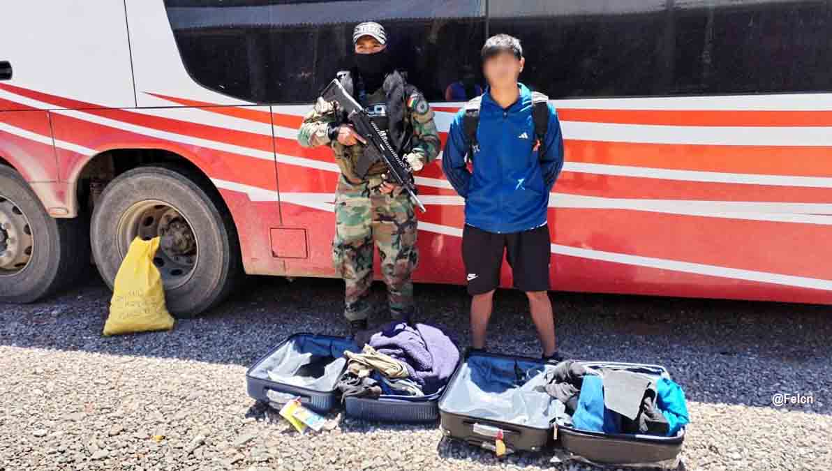 Hallan droga en láminas en maletas